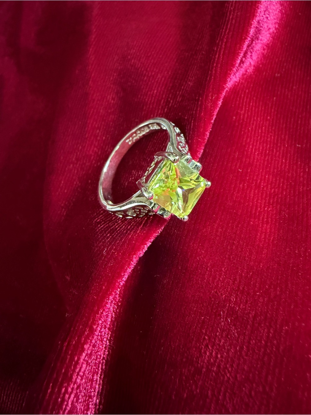 Lia Sophia Ring Green Crystal Radiant Cut Filigree Band Size 9